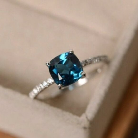 *NEW 925 Silver Peacock Blue Topaz Ring